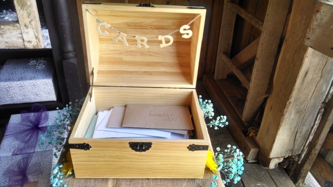 Here is their adorable wooden card box. 